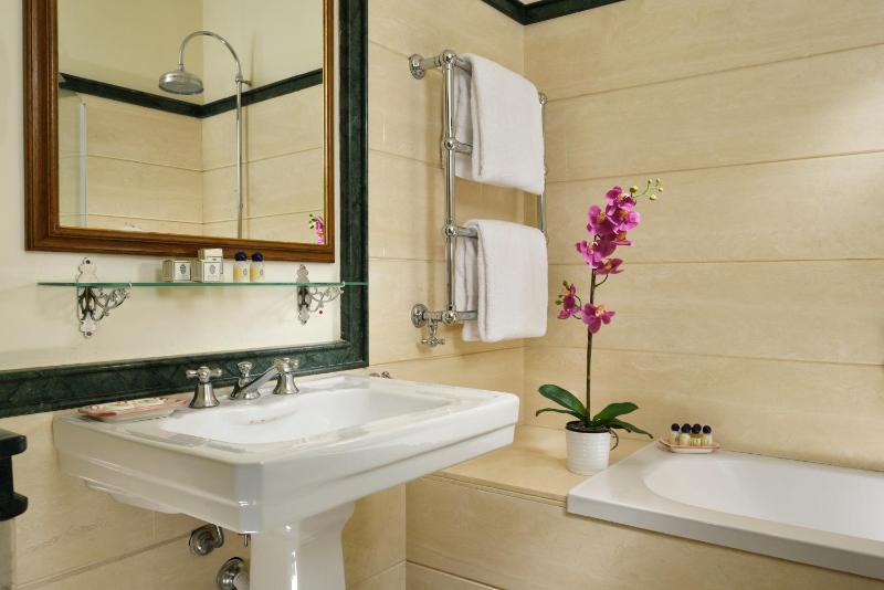 Double or Twin Room image 3