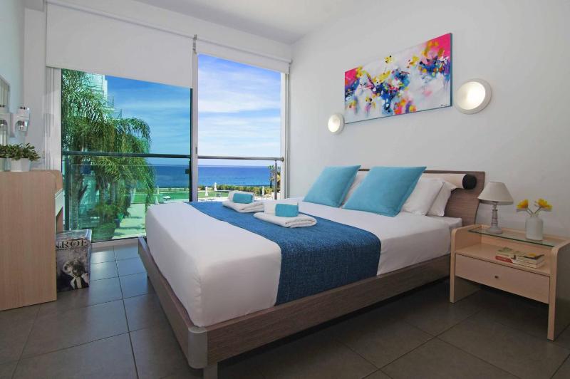 Niovi - Coralli Beachfront Apartment - image 4