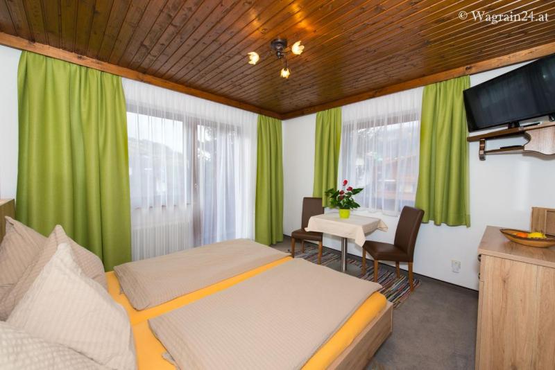 Double Room with Balcony image 3