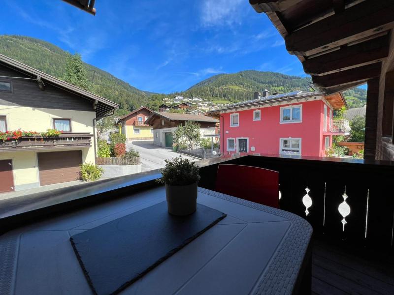 Comfort Three-Bedroom Apartment with Balcony image 2