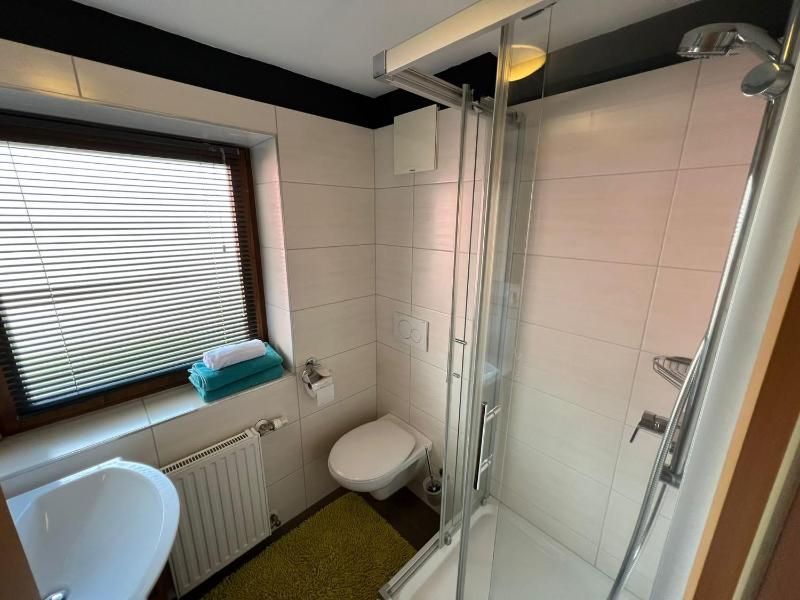 Comfort Three-Bedroom Apartment with Balcony image 4