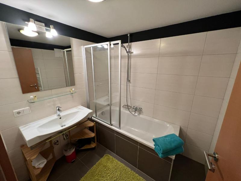 Comfort Three-Bedroom Apartment with Balcony image 3
