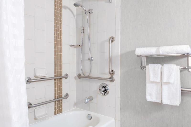King Room with Sofa Bed and Accessible Tub - Disability Access image 4