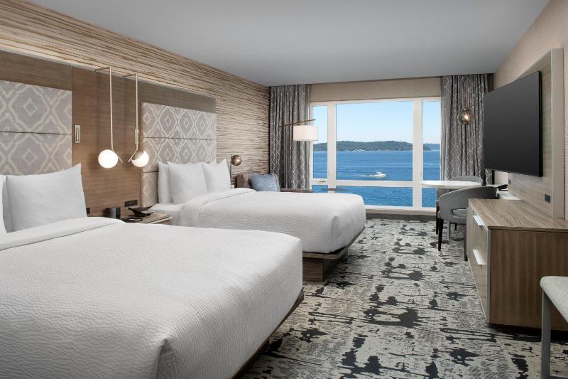 Quadruple Room with Sea View image 1