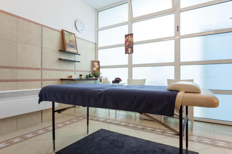 Apartment with Pool View  image 3