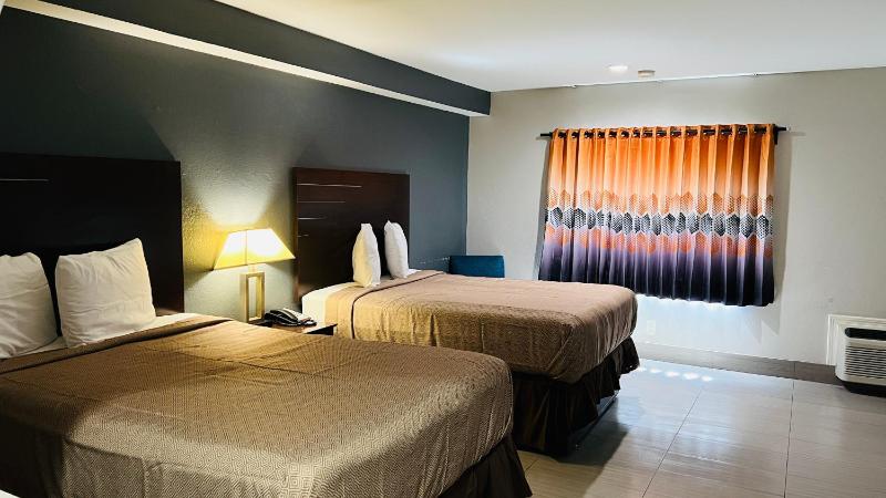 Standard Double Room image 3