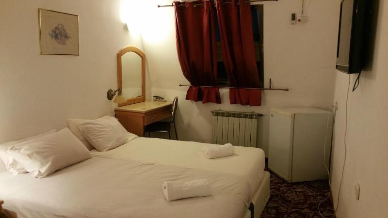 Superior Twin Room with Balcony image 2