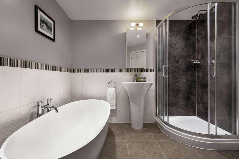 Superior Double or Twin Room with Sea View image 4