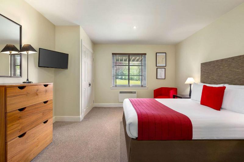 Accessible One Bedroom Lodge with balcony image 4