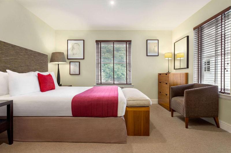 3 Bedroom Lodge with Balcony image 4