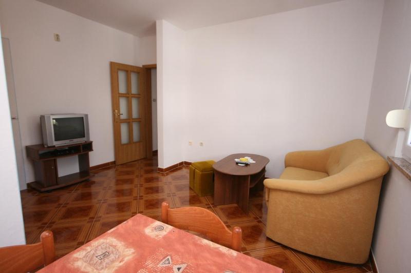 One-Bedroom Apartment image 1