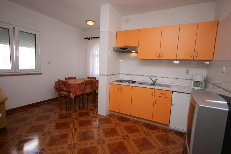 One-Bedroom Apartment image 4