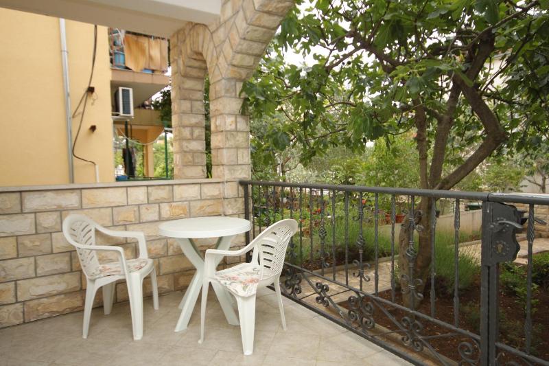 One-Bedroom Apartment with Terrace image 3