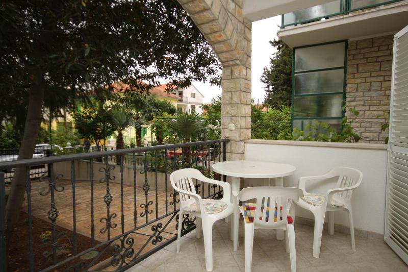 One-Bedroom Apartment with Terrace image 4