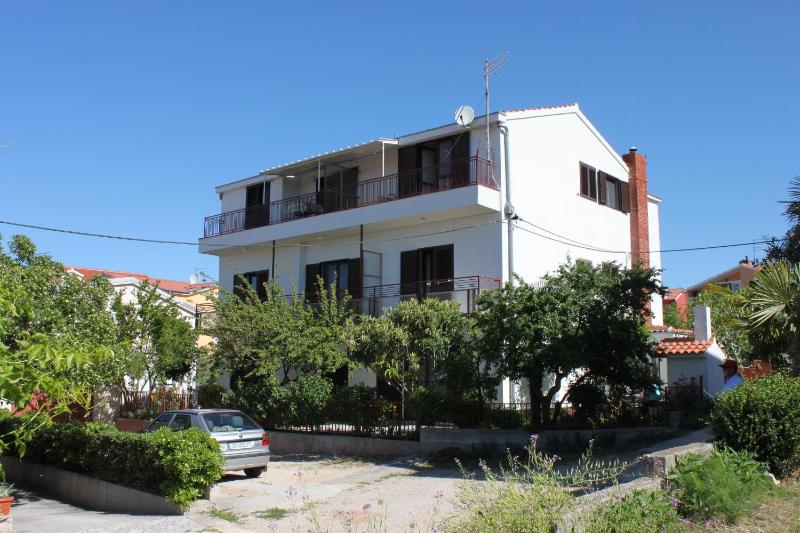 Apartments with parking space Vodice - 7604 - image 1