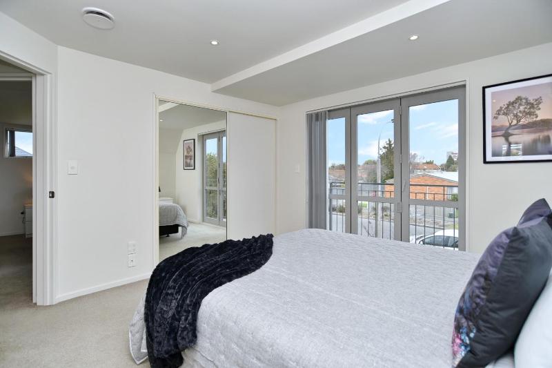 Regents 94 - Christchurch Holiday Homes - image 36