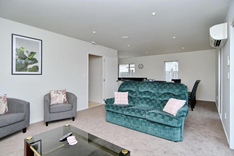Regents 94 - Christchurch Holiday Homes - image 21