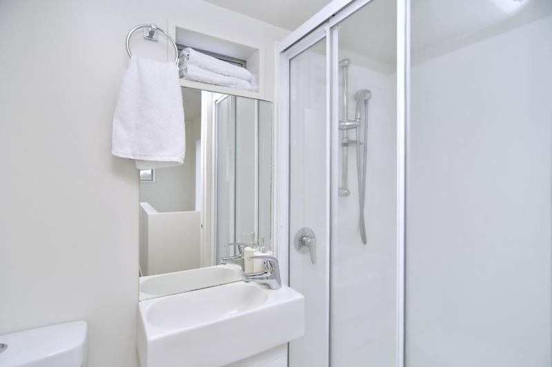 Regents 94 - Christchurch Holiday Homes - image 30