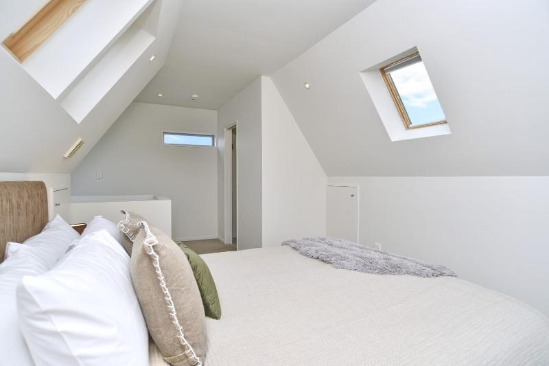 Regents 94 - Christchurch Holiday Homes - image 22