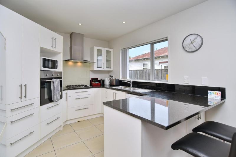 Regents 94 - Christchurch Holiday Homes - image 18