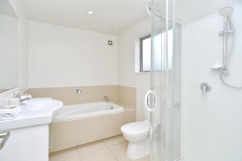 Regents 94 - Christchurch Holiday Homes - image 23