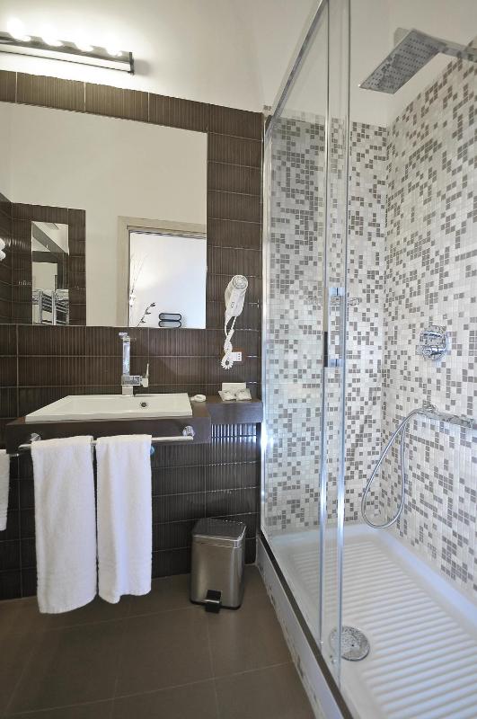 Deluxe Twin Room image 2
