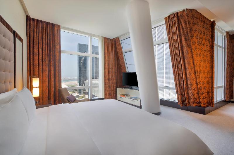 Premier Suite - Skyline View image 4