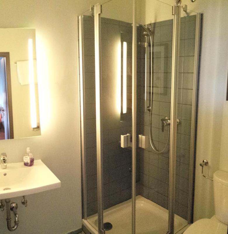 Double Room image 3