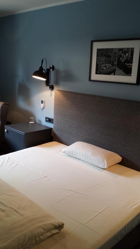 Single Room image 3