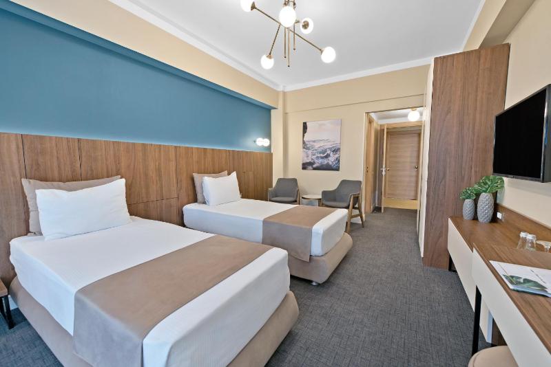 Twin Room image 2