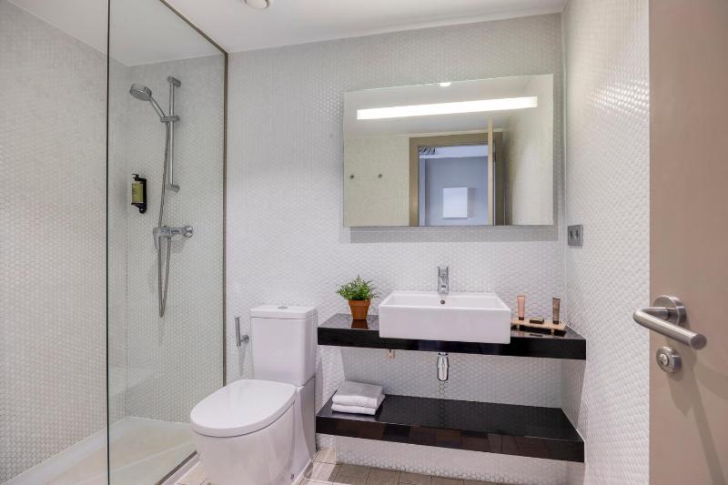 One-Bedroom Apartment image 2