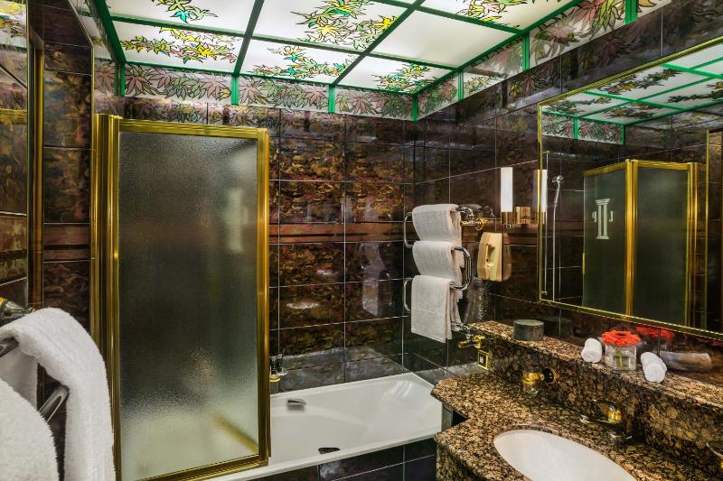 Business Double or Twin Room image 3