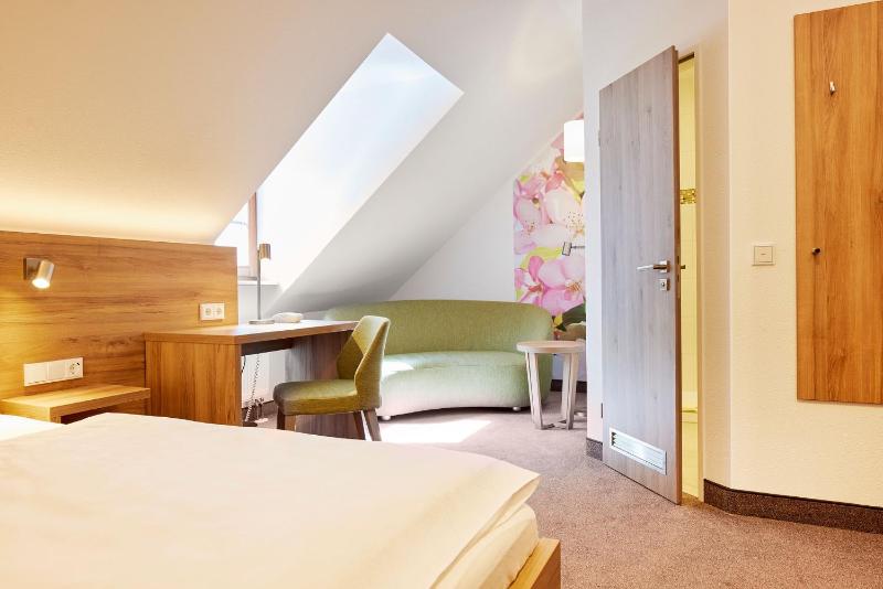 Deluxe Double Room image 4