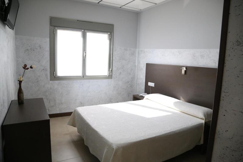 Standard Double or Twin Room image 1