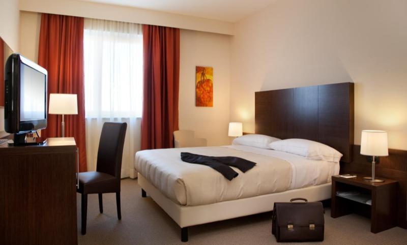 Double Room with Small Double Bed image 2