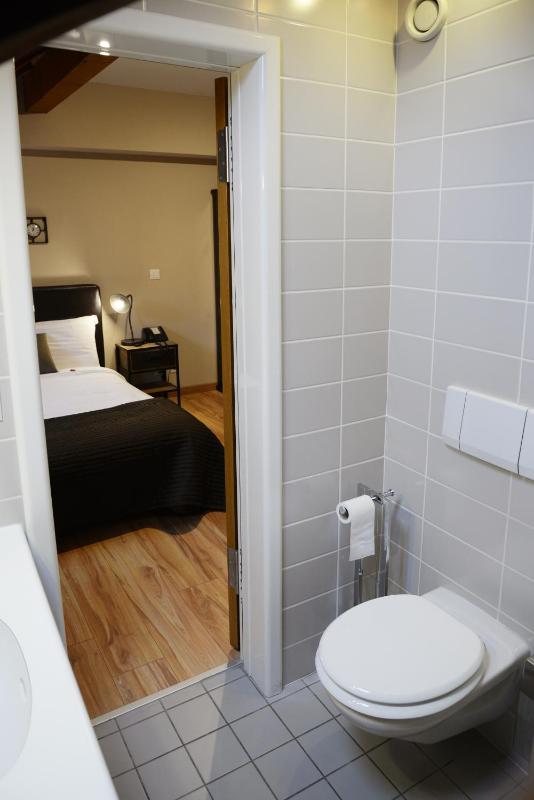 Double Room with Garden View image 3
