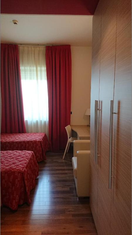 Single Room image 3