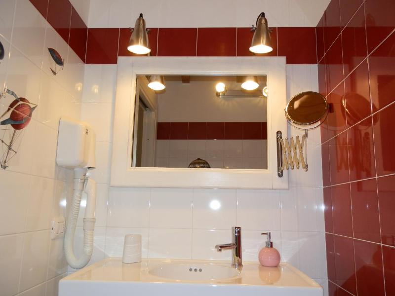 Quadruple Room image 4
