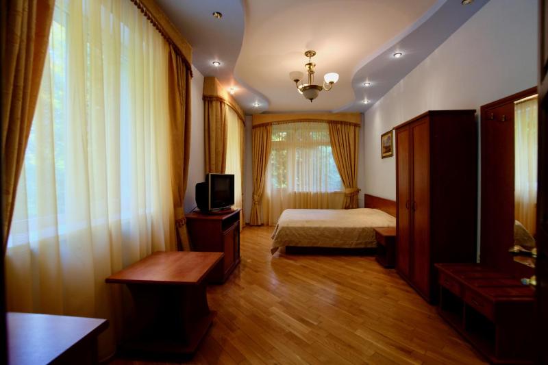 Standard Double Room image 3