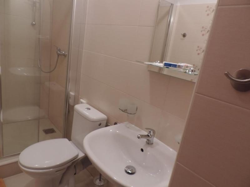Classic Double Room image 2
