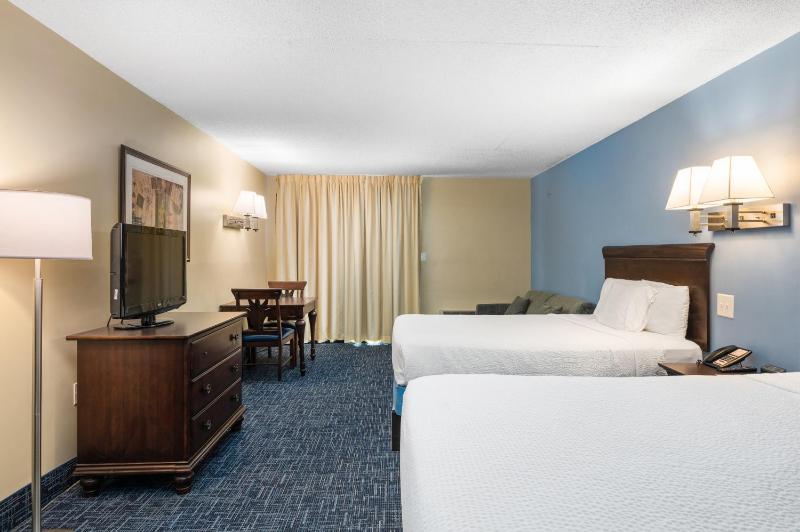 Queen Room with Two Queen Beds with City View - No Pets Allowed image 1