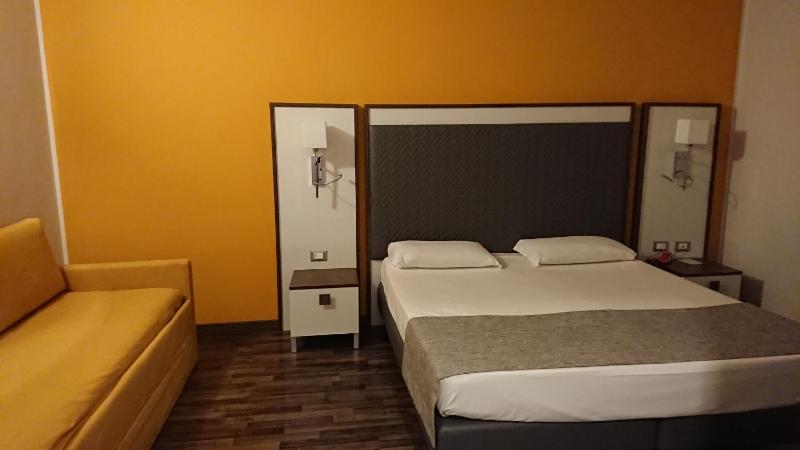 Triple Room image 2