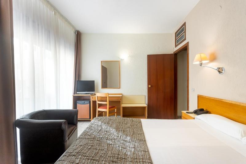 Double Room image 4
