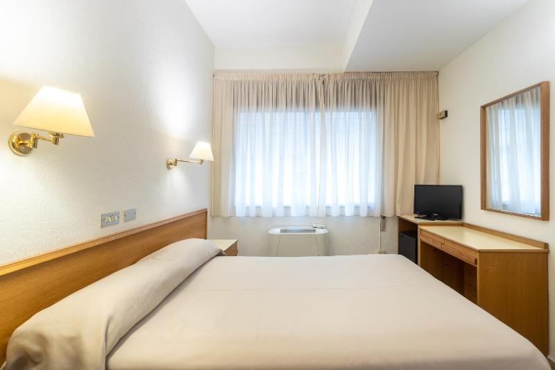 Double Room image 1