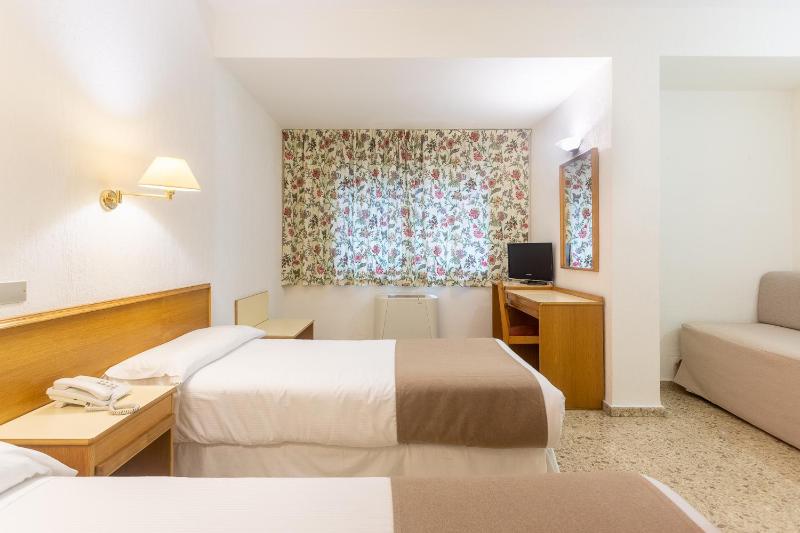 Triple Room image 3