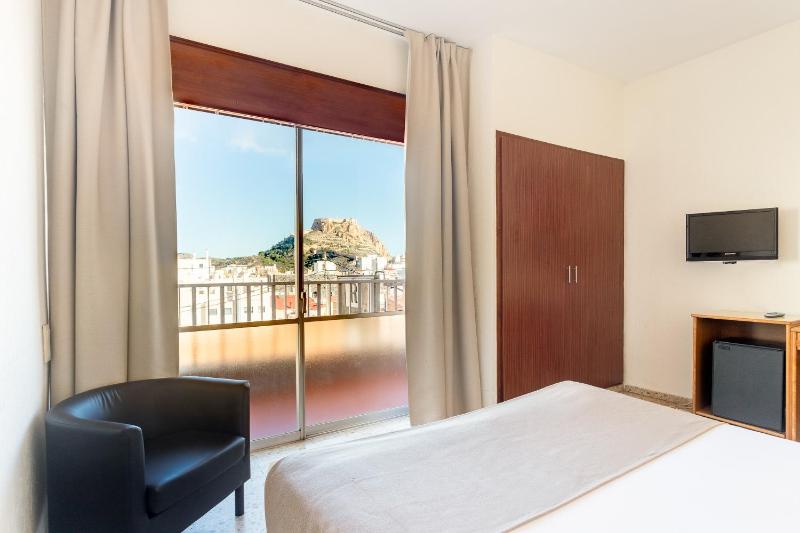 Double Room image 3