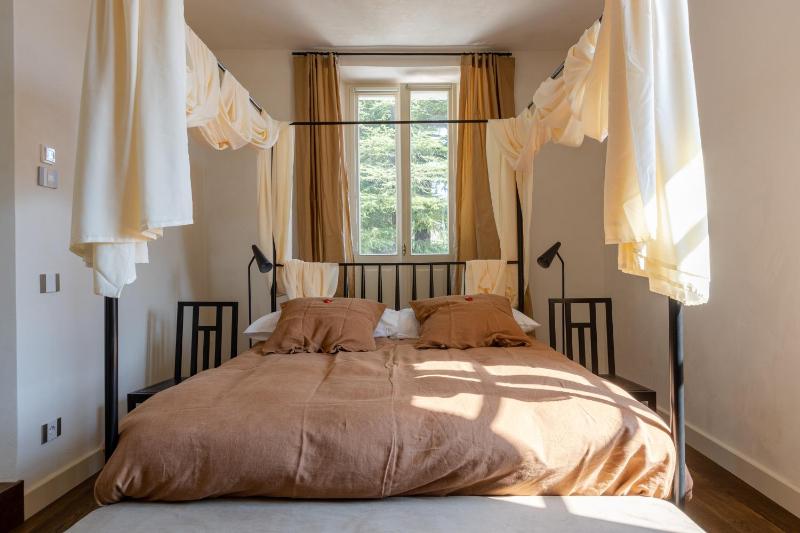 Deluxe Double Room with Bath image 3