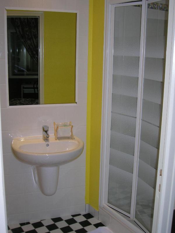 Twin Room image 2