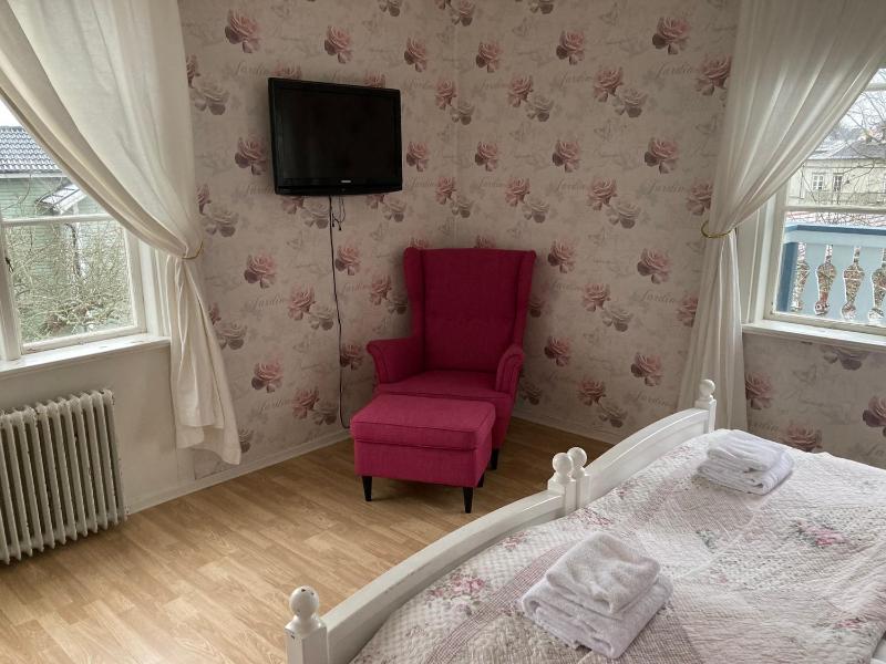 Family Room with Garden View image 2