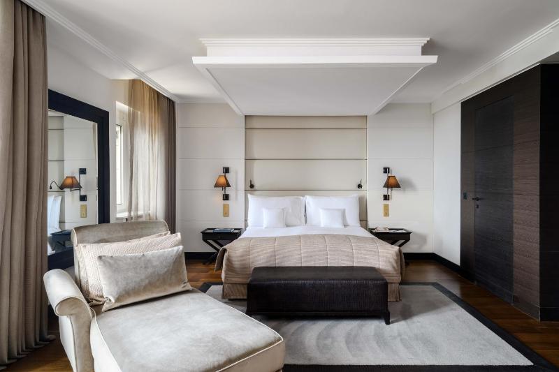 Deluxe Double or Twin Room with Lake View image 3
